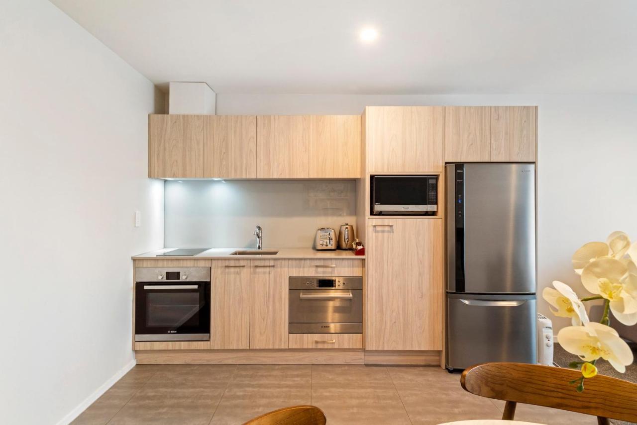 프렌즈 모텔 앤 서비스 아파트먼트 버컨헤드 오클랜드 외부 사진 A typical kitchen in a residential apartment
